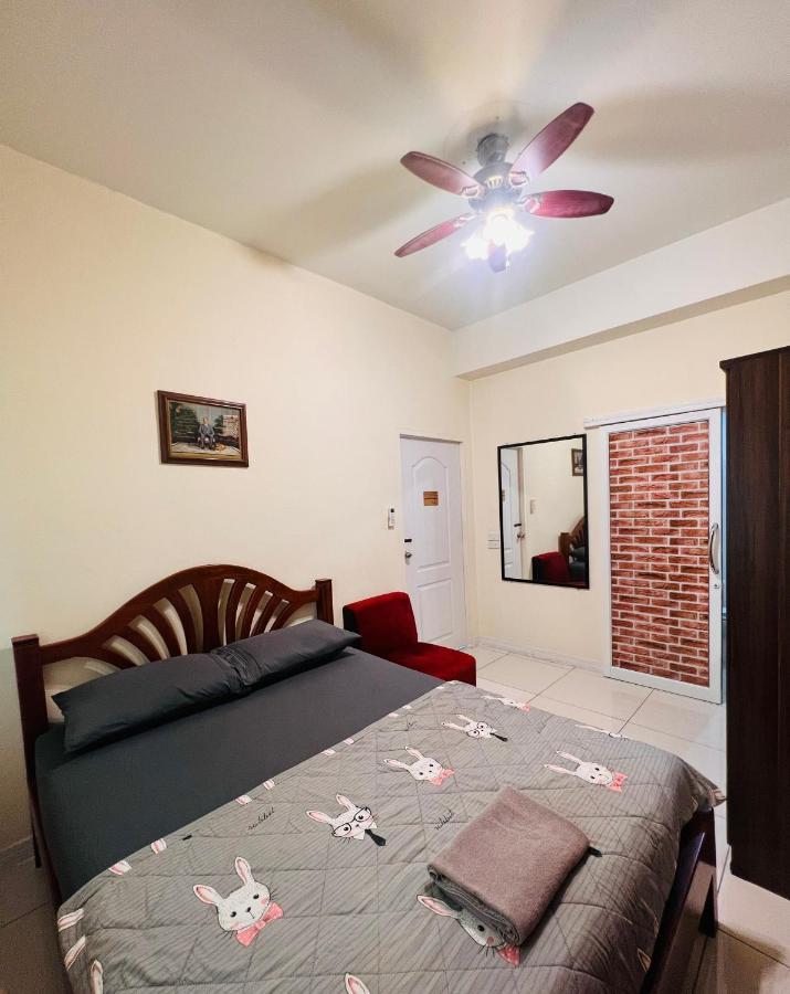 Aekkalukthai Hostel ראיונג מראה חיצוני תמונה